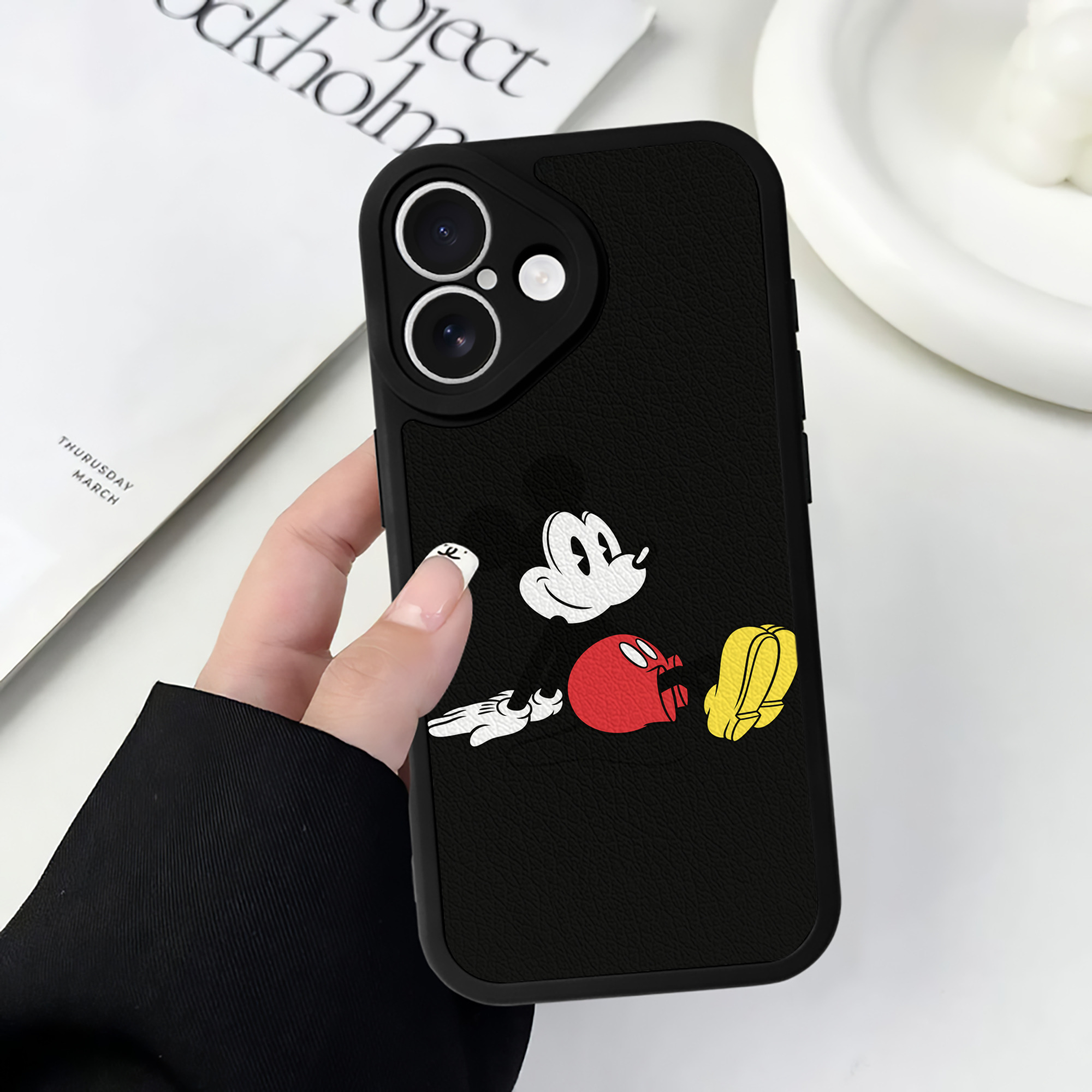 （画像用） ミッキーマウス Mickey Mouse 【iPhone 16シリーズ対応】シリコンスマホケース（レザー調） 材質：シリコン